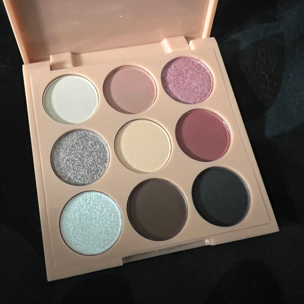 Estate 9-Color Eyeshadow Palette - Pink, Silver, Cream, Brown, Black